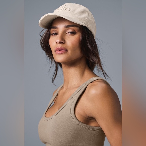 NEW SOLD OUT Alo yoga sand Off-Duty Cap - Picture 1 of 5